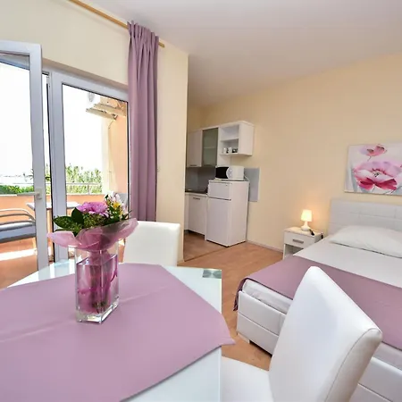 Melandura-3 By Interhome * Dinjiška