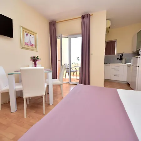 Apartman Melandura-3 By Interhome Dinjiska