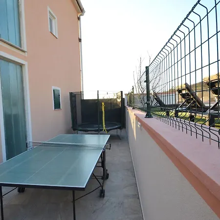 Melandura-3 By Interhome Apartman Dinjiska