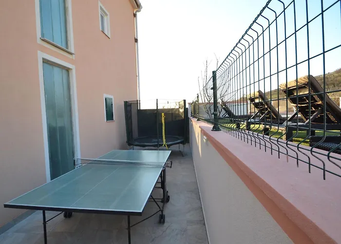 Melandura-3 By Interhome Lägenhet Dinjiška