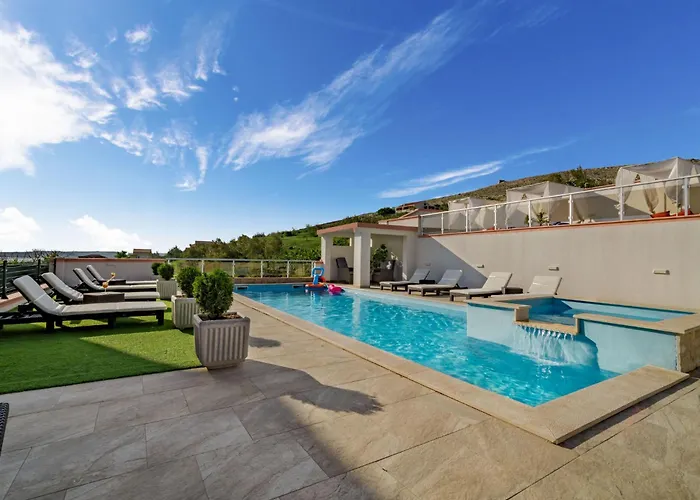 Melandura-3 By Interhome Dinjiška